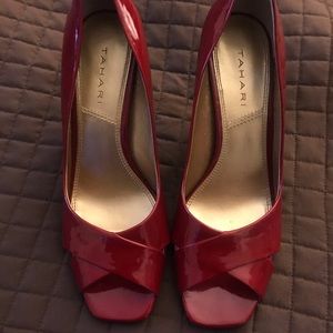 Red patten leather peep toe